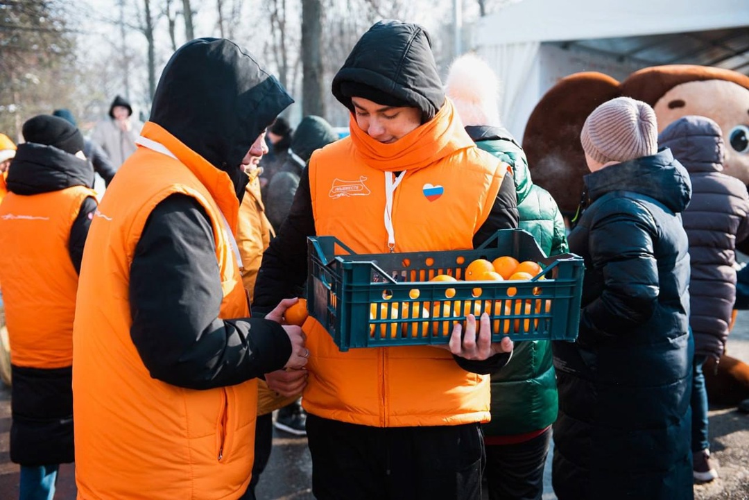 Дмитрий Чернышенко и Григорий Гуров поздравили россиян с Днем добровольца