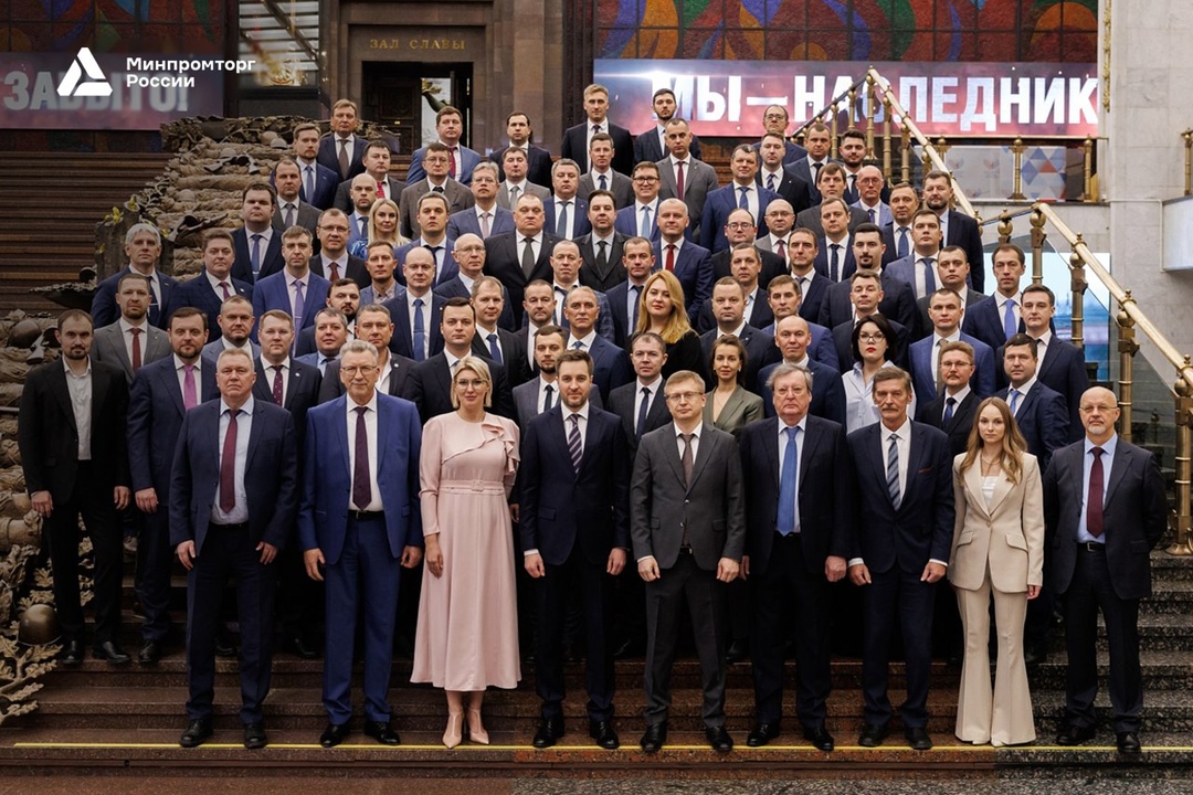 Помните, как команда МКС поздравила пятый набор Федерального кадрового резерва ОПК прямо из космоса?