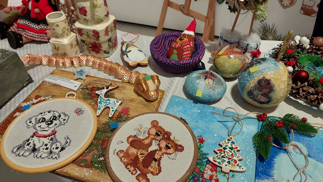 В головном офисе «Транснефти» – башне «Эволюция» – состоялась новогодняя благотворительная ярмарка