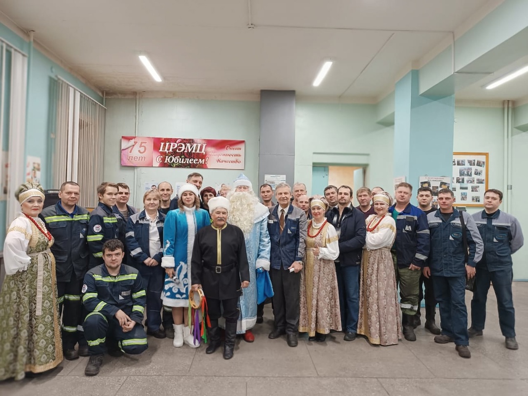Друзья, коллеги! Цех ремонта электрооборудования металлургических цехов (ЦРЭМЦ) поздравляет вас с наступающим Новым годом
