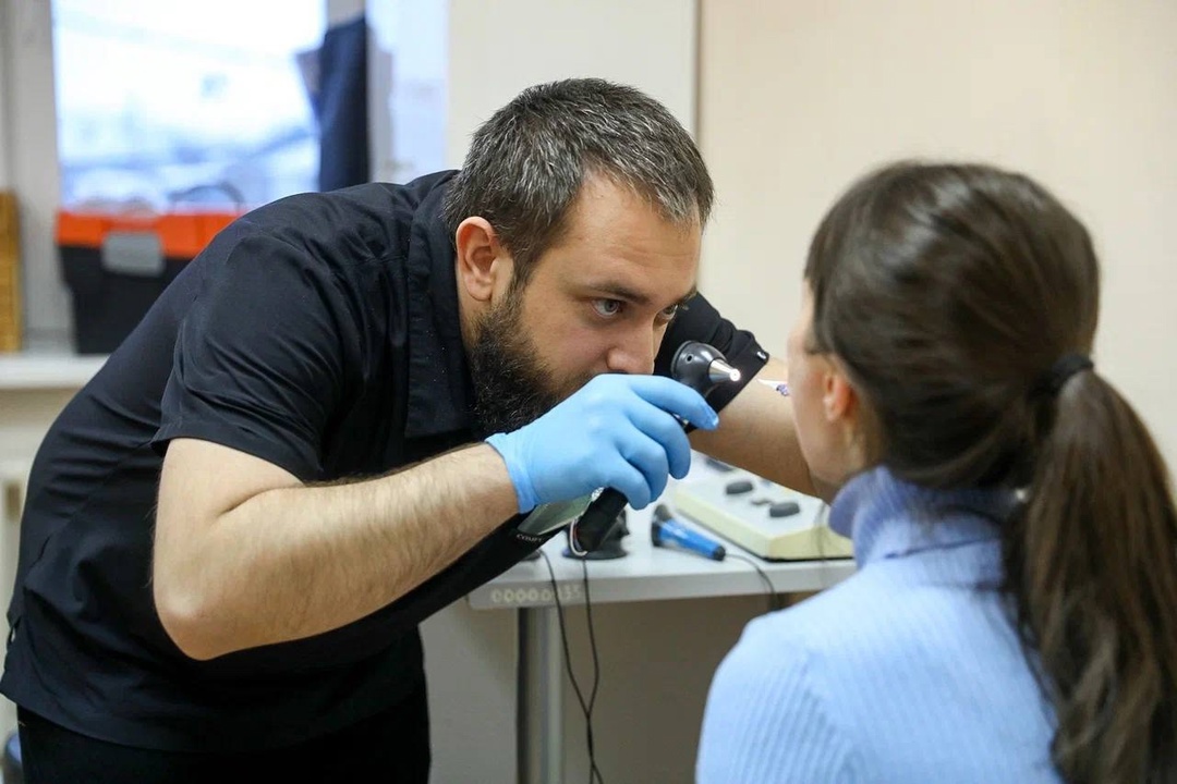 Медицина с доставкой в тундру Более представителей коренных народов Севера прошли в этом году обследование и лечение в рамках уникального проекта «Красный чум».