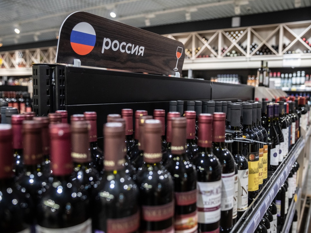 Экс-министр сельского хозяйства, глава «Агрокомплекса» им. Н. И. Ткачева Александр Ткачев предложил в течение семи лет увеличить долю российских вин в торговле…