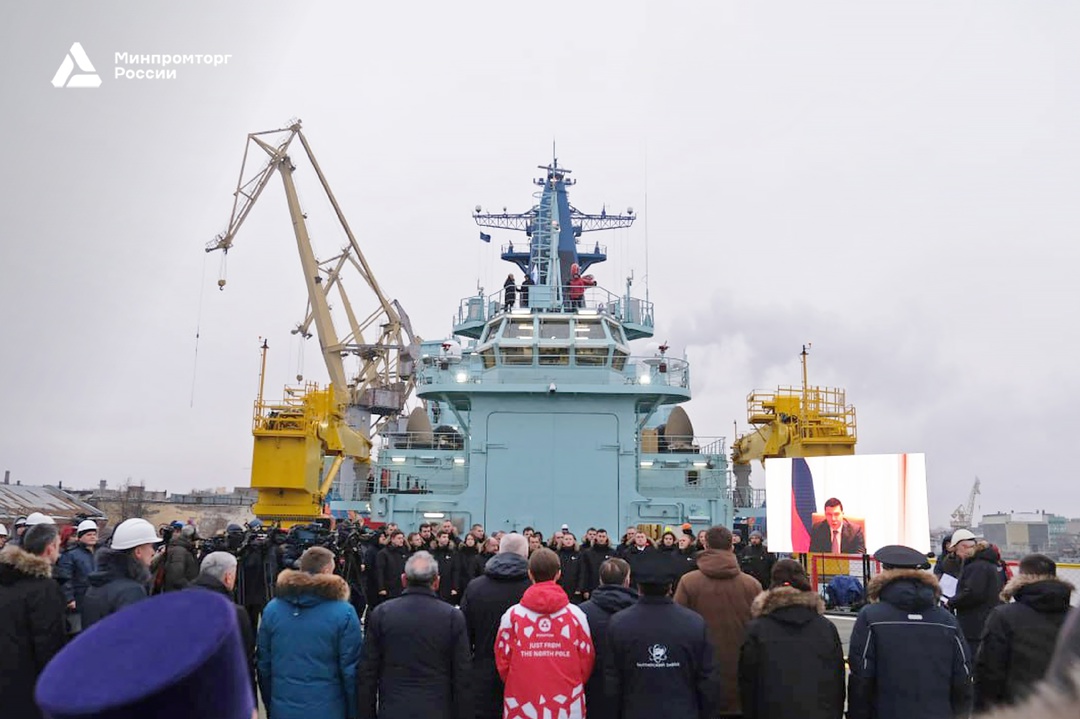 На Балтийском заводе ОСК подняли Государственный флаг России на атомном ледоколе «Якутия»