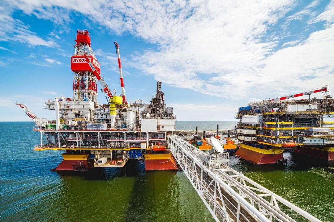 Впервые в России построена морская многозабойная -ствольная скважина