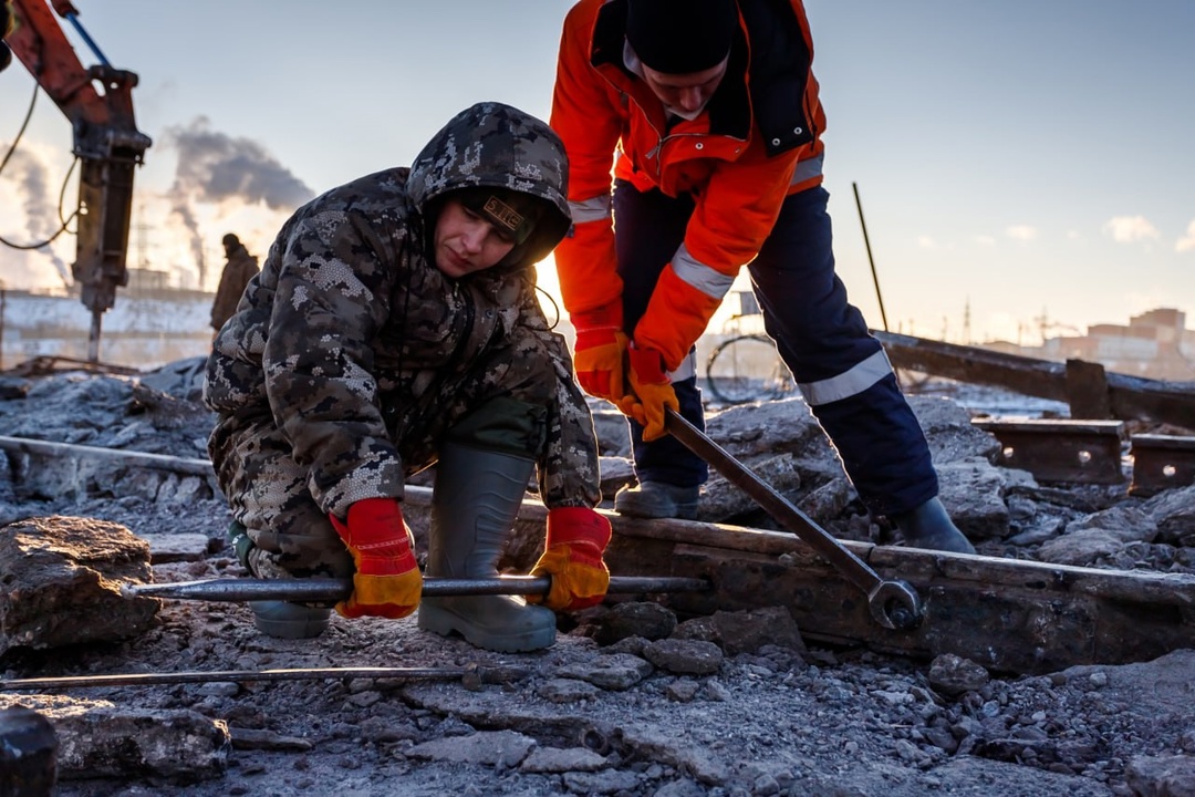 Реалии северного перехода! На северном переходе "разборка" идёт полным ходом: асфальт сняли, перила вырвали, тротуарные блоки разобрали