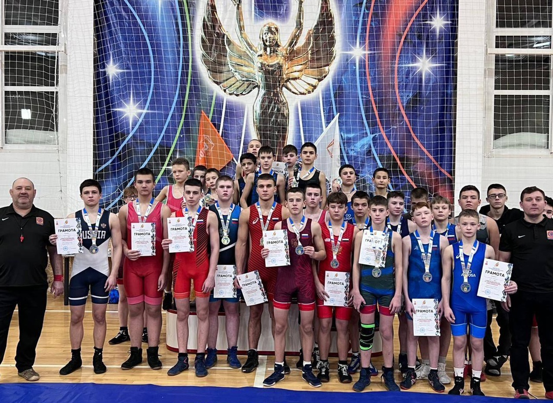 Андрей Пехов, охранник ведомственной охраны
«Транснефть – Север», уже 16 лет тренирует юных борцов в спортивной школе г. Ухты