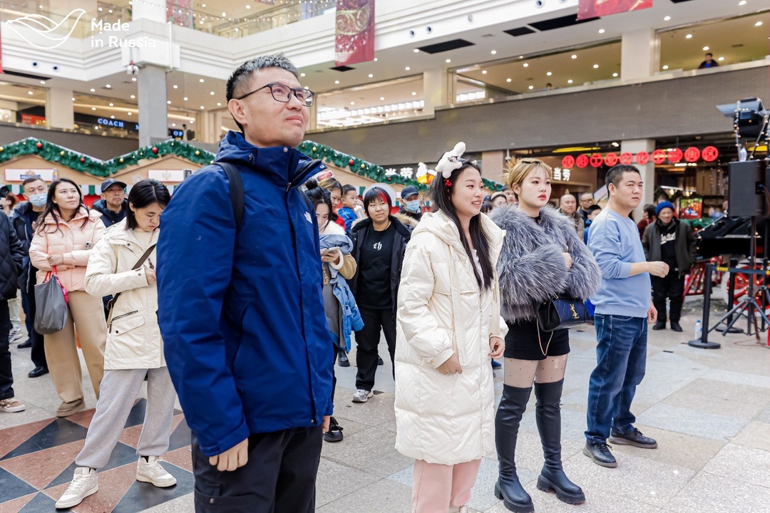 Показываем с VK работы российских цифровых художников в Шэньяне!