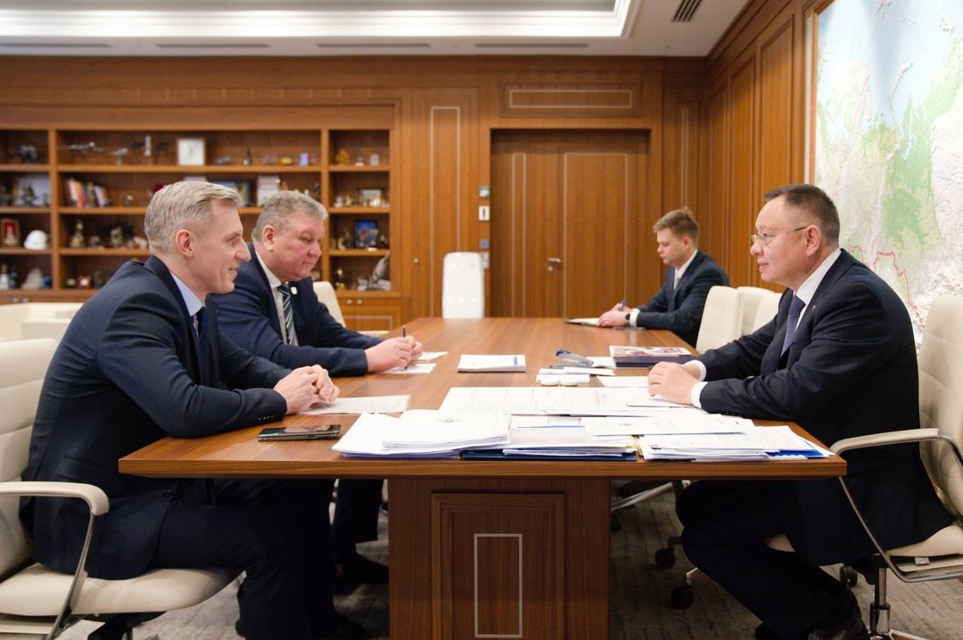 Глава Минстроя России Ирек Файзуллин провел рабочую встречу с Губернатором Смоленской области Василием Анохиным