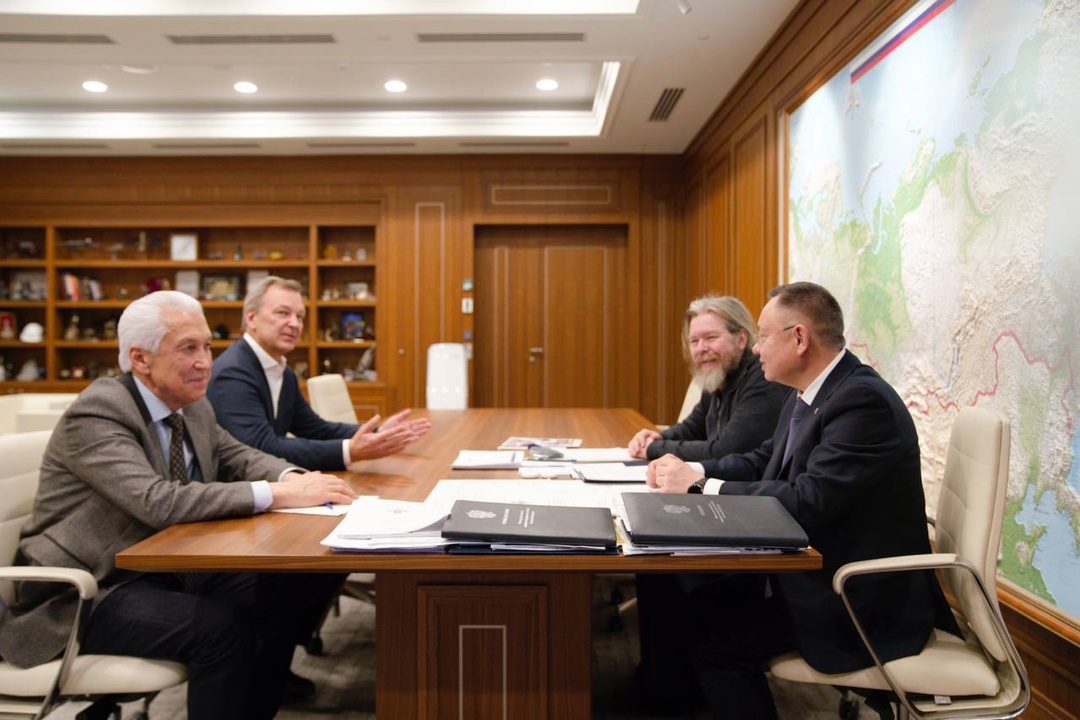 Глава Минстроя России провел совещание с главой фракции «Единой России» Владимиром Васильевым, первым заместителем Председателя Совета Федерации Федерального…