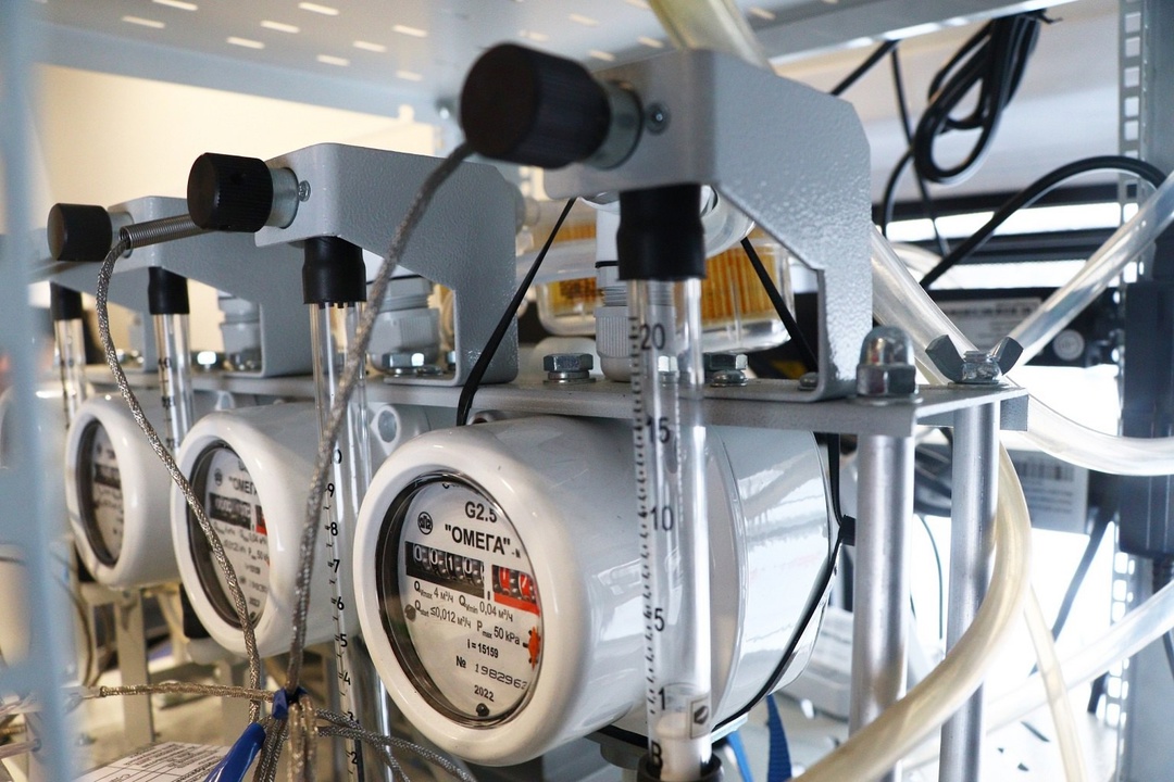 Мобильная лаборатория в действии Наш новый мобильный экологический пост уже приступил к работе. Снаружи это просто микроавтобус, а внутри - настоящая станция