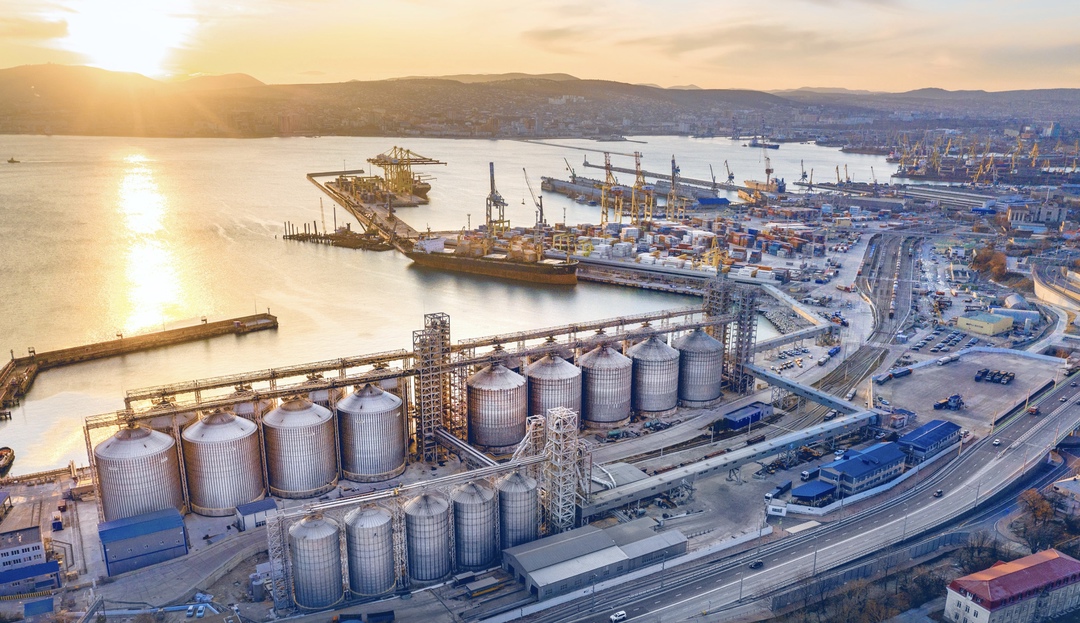 Группа компаний «Дело» планирует увеличить объем экспорта через зерновой терминал КСК в Новороссийске с текущих 10 млн т до 15 млн т, рассказал председатель…