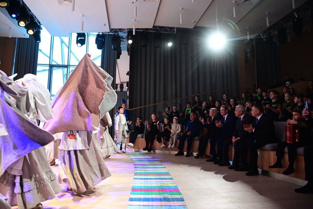 Глава Минстроя России Ирек Файзуллин принял участие в торжественном открытии нового здания театра им. Галиасгара Камала в Казани