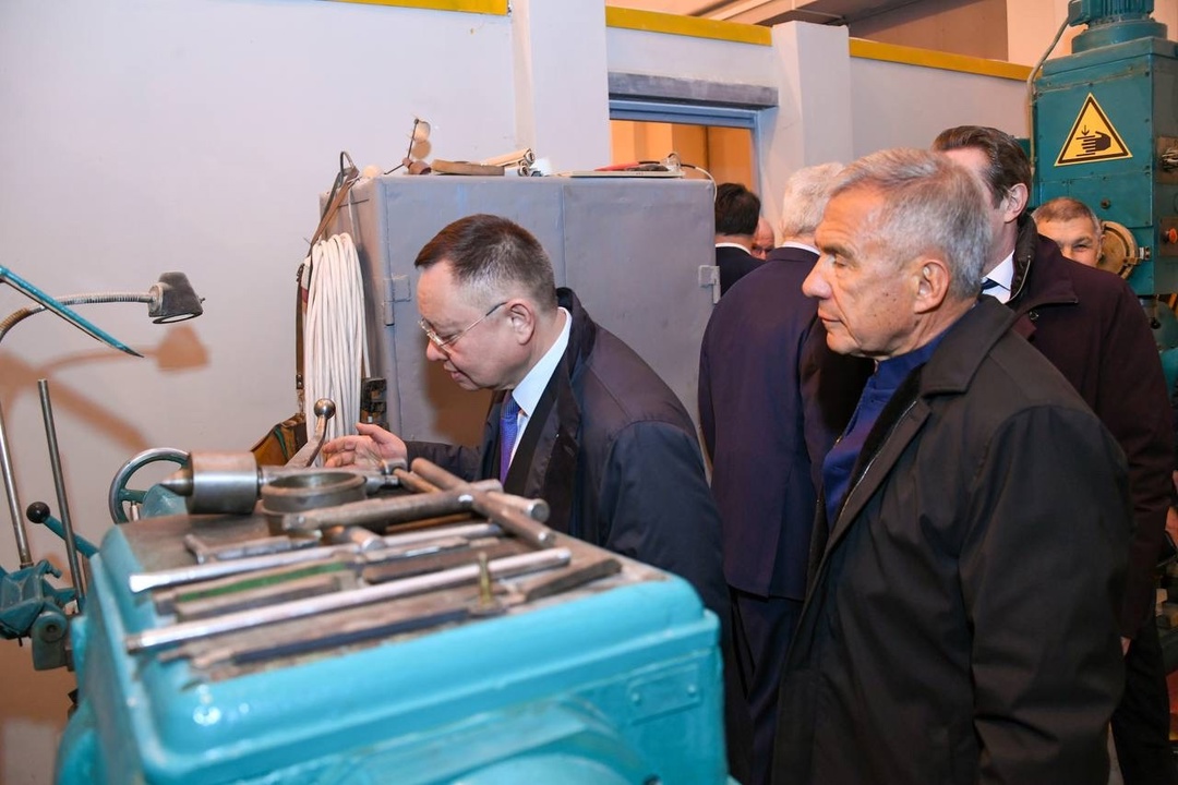 Глава Минстроя России Ирек Файзуллин совместно с Раисом Республики Татарстан Рустамом Миннихановым посетил научно-образовательные центры КГАСУ и выставку…