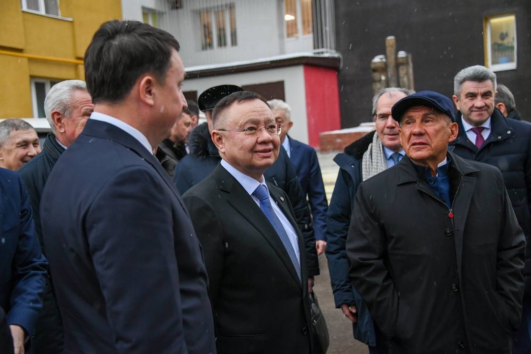 Глава Минстроя России Ирек Файзуллин совместно с Раисом Республики Татарстан Рустамом Миннихановым посетил научно-образовательные центры КГАСУ и выставку…