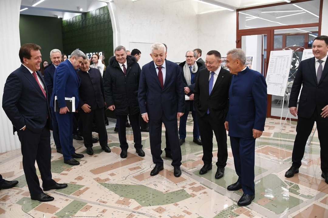 Глава Минстроя России Ирек Файзуллин совместно с Раисом Республики Татарстан Рустамом Миннихановым посетил научно-образовательные центры КГАСУ и выставку…