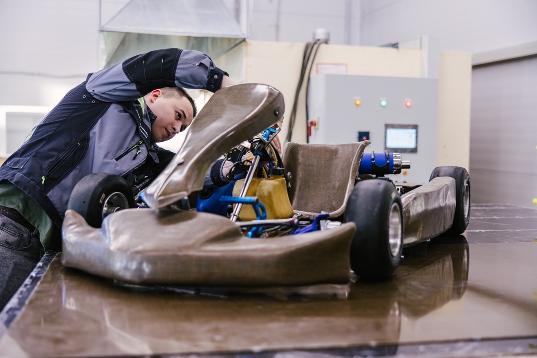 В «Татнефти» собрали гоночную машину изо льна