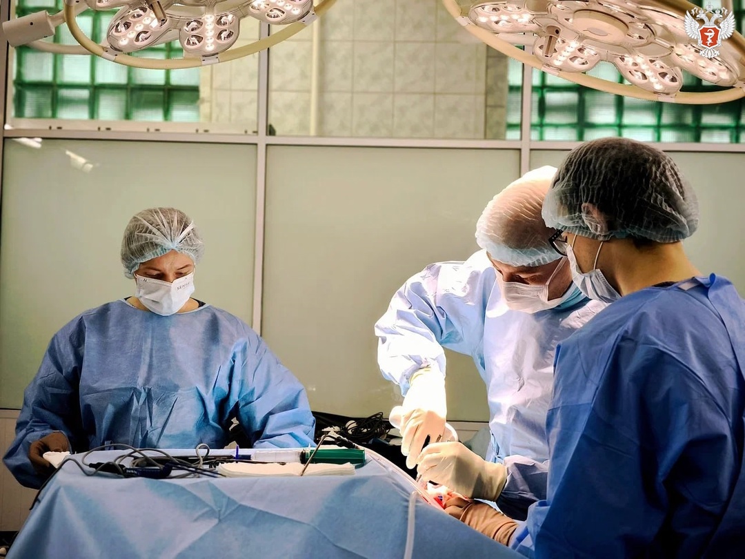 «Я всё время ощущала запах стирального порошка»: новосибирские нейрохирурги удалили опухоль из головного мозга молодой пациентки