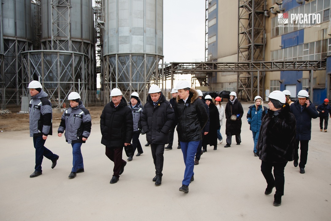 Сегодня временно исполняющий обязанности главы Тамбовской области Евгений Первышов посетил комплекс по производству комбикорма Мясного бизнес-направления…