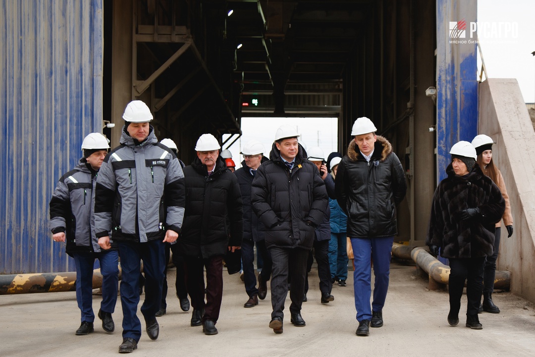 Сегодня временно исполняющий обязанности главы Тамбовской области Евгений Первышов посетил комплекс по производству комбикорма Мясного бизнес-направления…