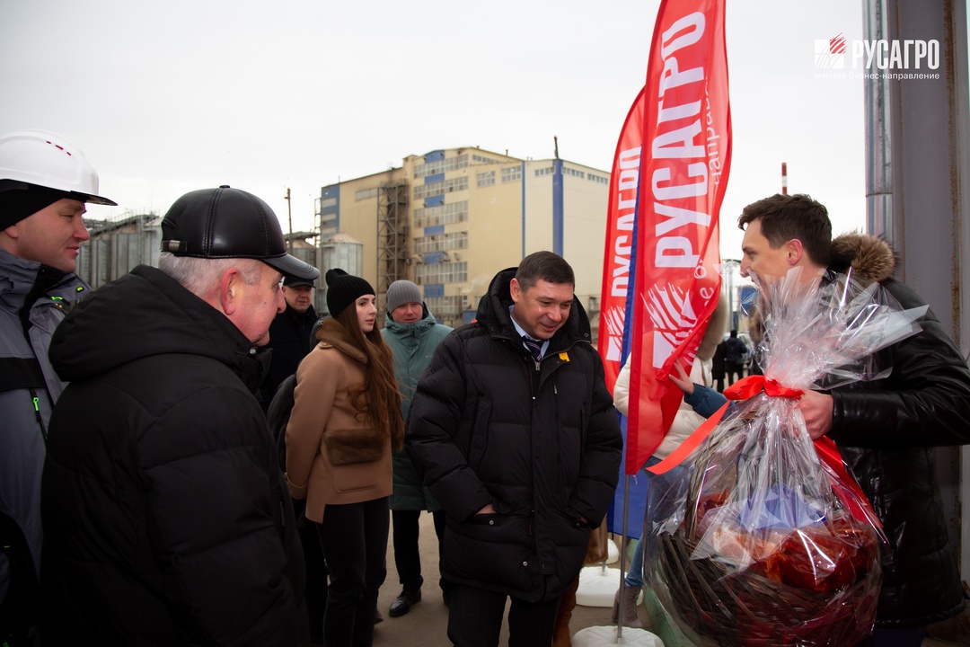 Сегодня временно исполняющий обязанности главы Тамбовской области Евгений Первышов посетил комплекс по производству комбикорма Мясного бизнес-направления…