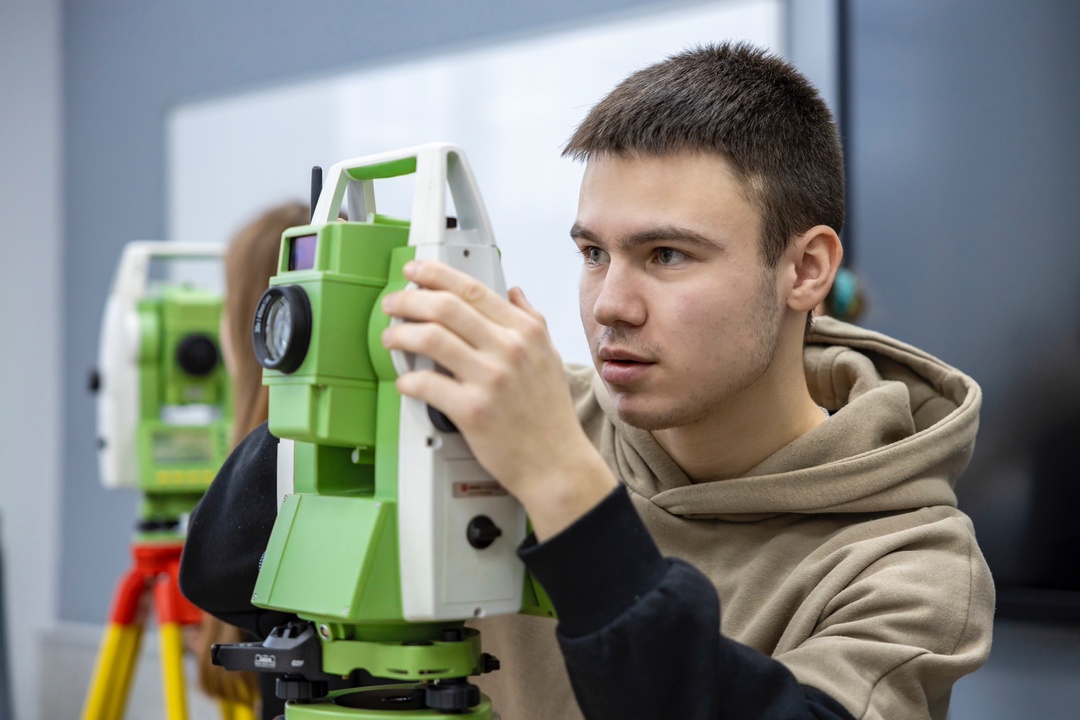 В Лениногорском нефтяном техникуме открылись новые лаборатории и мастерские