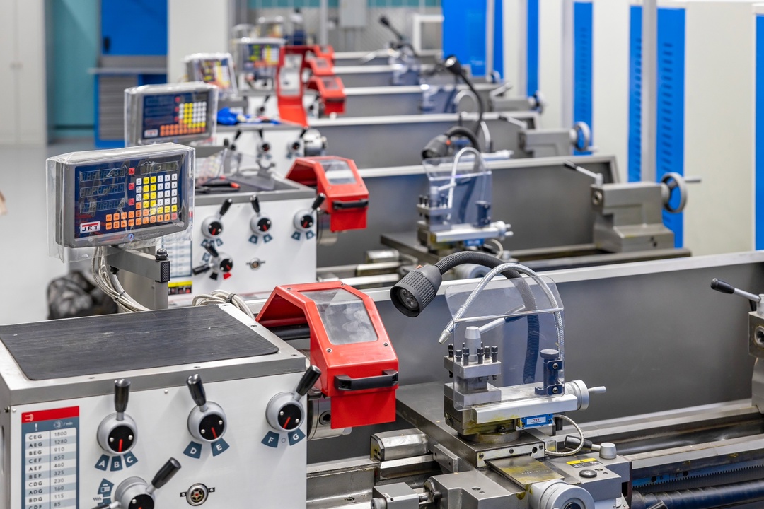 В Лениногорском нефтяном техникуме открылись новые лаборатории и мастерские