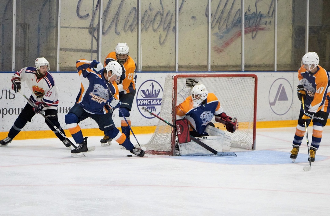 Болеем за наших! Чемпионат Ночной хоккейной лиги Кузбасса в самом разгаре
