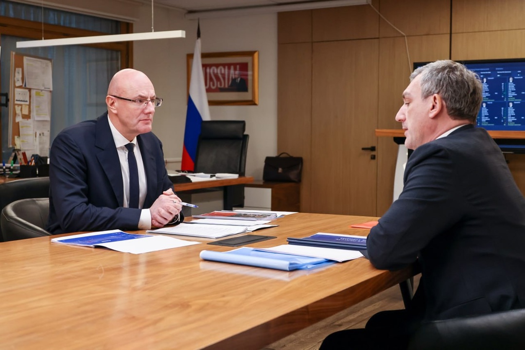 Дмитрий Чернышенко провел рабочую встречу с губернатором Амурской области Василием Орловым