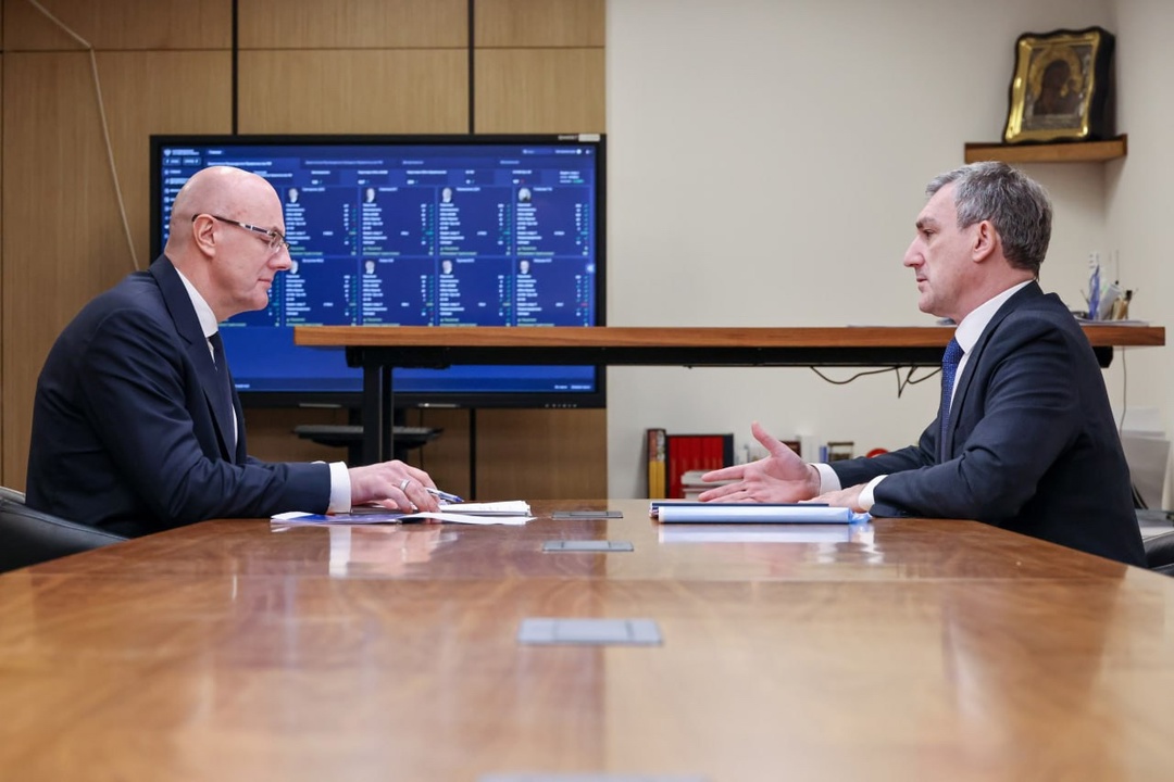 Дмитрий Чернышенко провел рабочую встречу с губернатором Амурской области Василием Орловым