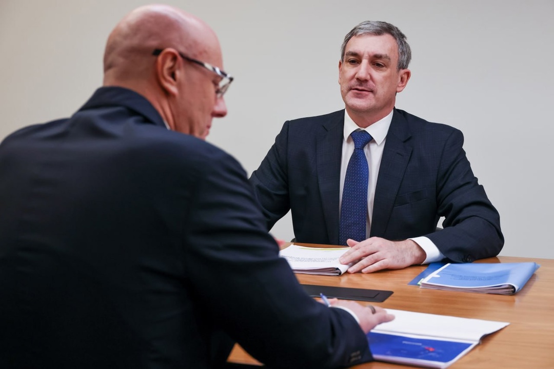 Дмитрий Чернышенко провел рабочую встречу с губернатором Амурской области Василием Орловым