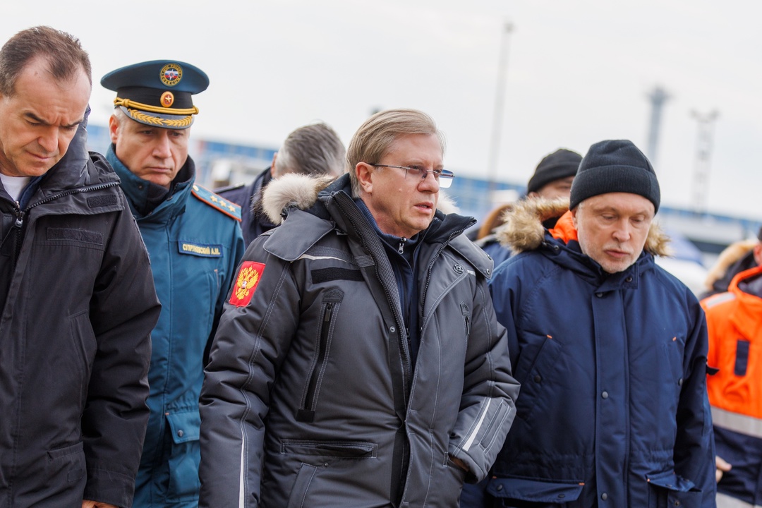 Вице-премьер Виталий Савельев проконтролировал ход реализации работ по ликвидации последствий чрезвычайной ситуации, вызванной крушением танкеров в Керченском…