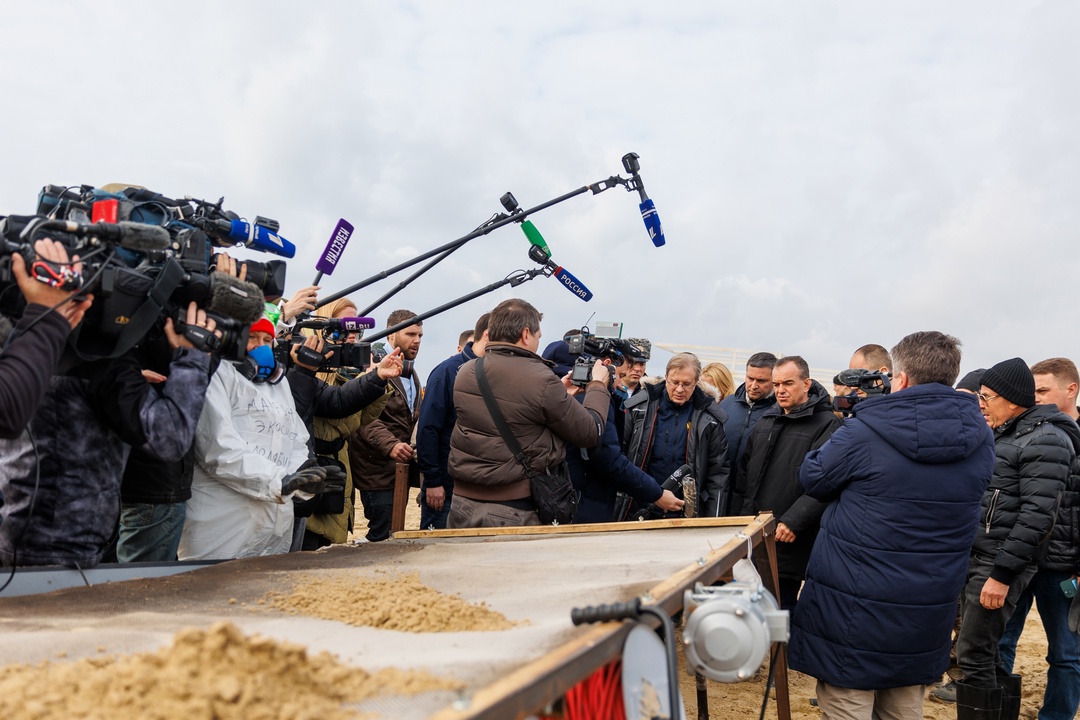 Вице-премьер Виталий Савельев проконтролировал ход реализации работ по ликвидации последствий чрезвычайной ситуации, вызванной крушением танкеров в Керченском…