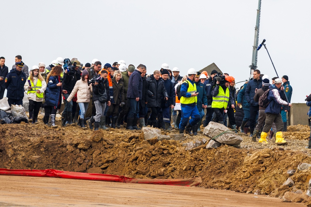 Вице-премьер Виталий Савельев проконтролировал ход реализации работ по ликвидации последствий чрезвычайной ситуации, вызванной крушением танкеров в Керченском…