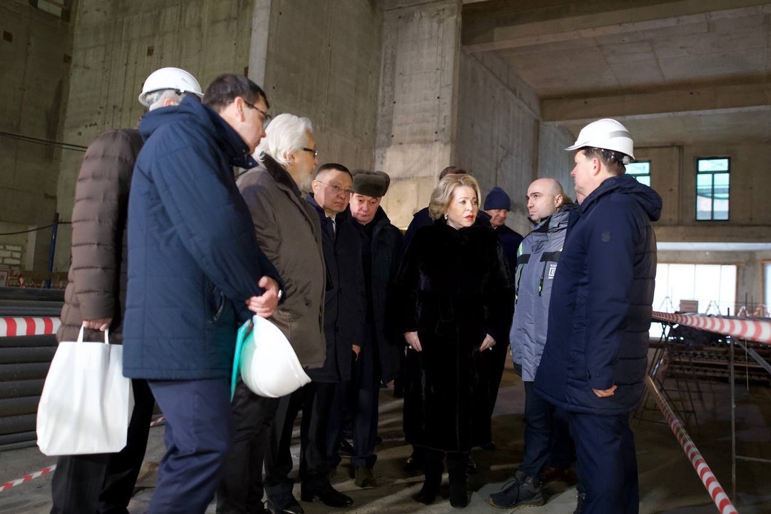 Министр строительства и ЖКХ РФ Ирек Файзуллин представил Председателю Совета Федерации Валентине Матвиенко объект Академического Малого драматического театра –…