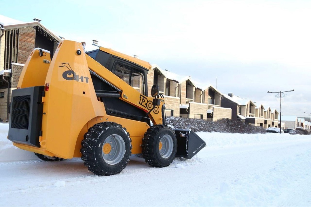 Ростех поставил в 2024 году более 400 мини-погрузчиков «Ант»