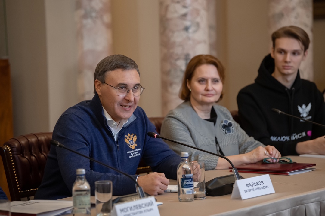 В Татьянин день Валерий Фальков провел встречу с представителями студенческого медиацентра Минобрнауки