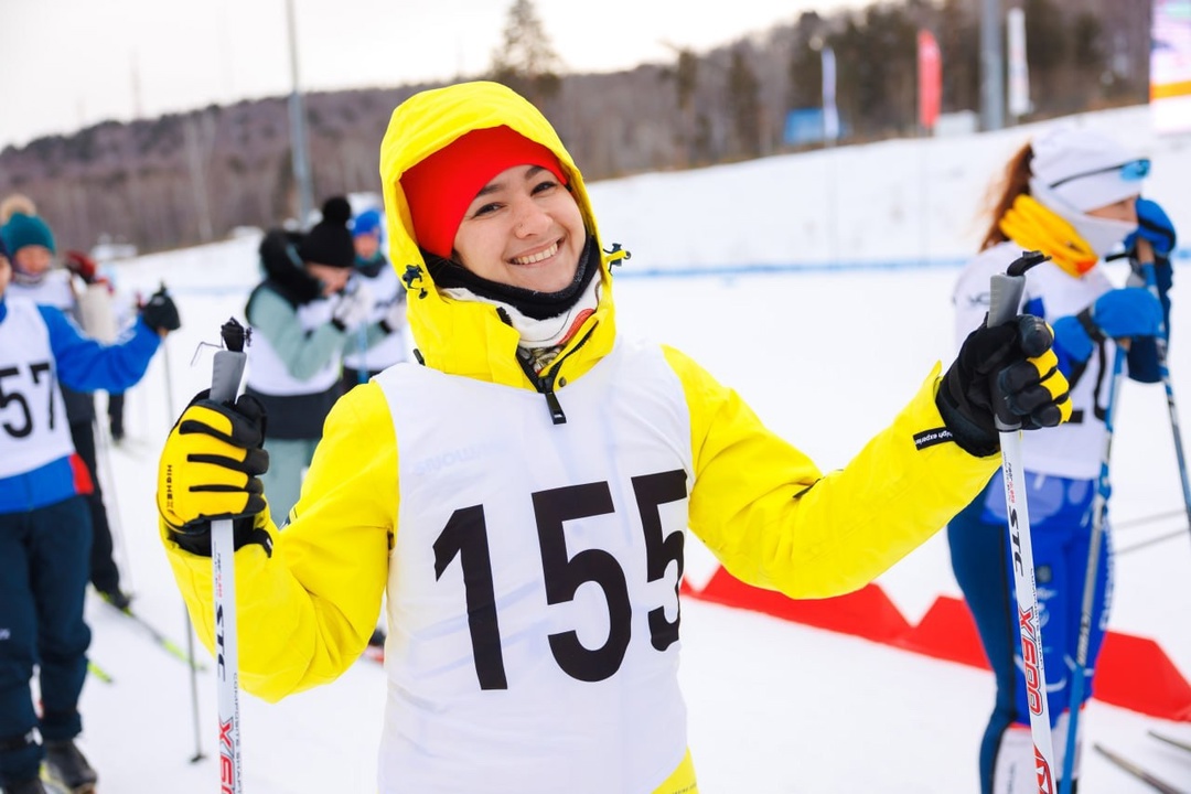 «Лыжня Роснефти»: энергия зимы Сотни участников, крики болельщиков на трибунах и олимпийский накал страстей — в Красноярске ежегодный забег «Лыжня Роснефти»!