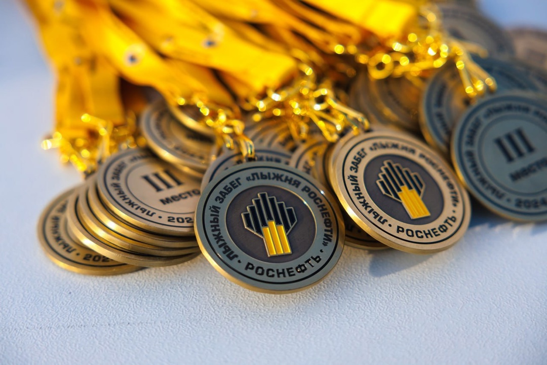 «Лыжня Роснефти»: энергия зимы Сотни участников, крики болельщиков на трибунах и олимпийский накал страстей — в Красноярске ежегодный забег «Лыжня Роснефти»!