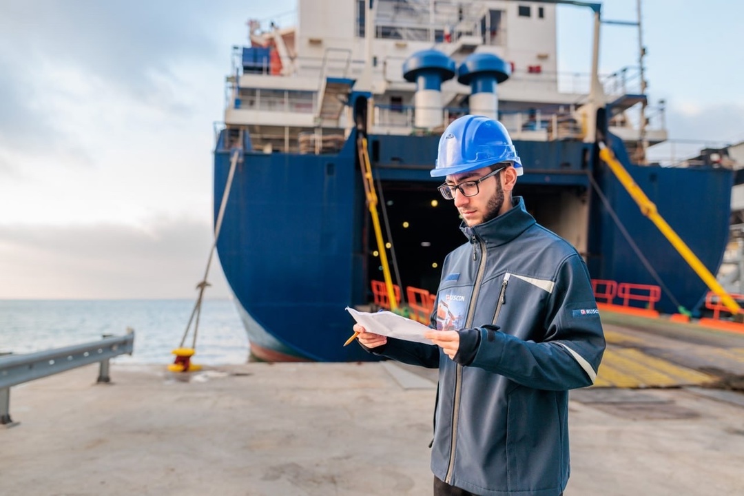 Не только зерно: начали принимать паромы с овощами и фруктами на КСК
