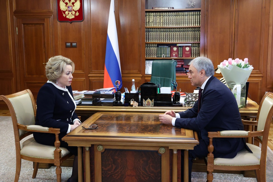 В Совете Федерации прошла рабочая встреча Председателя Государственной Думы Вячеслава Володина и Председателя Совета Федерации Валентины Матвиенко.
