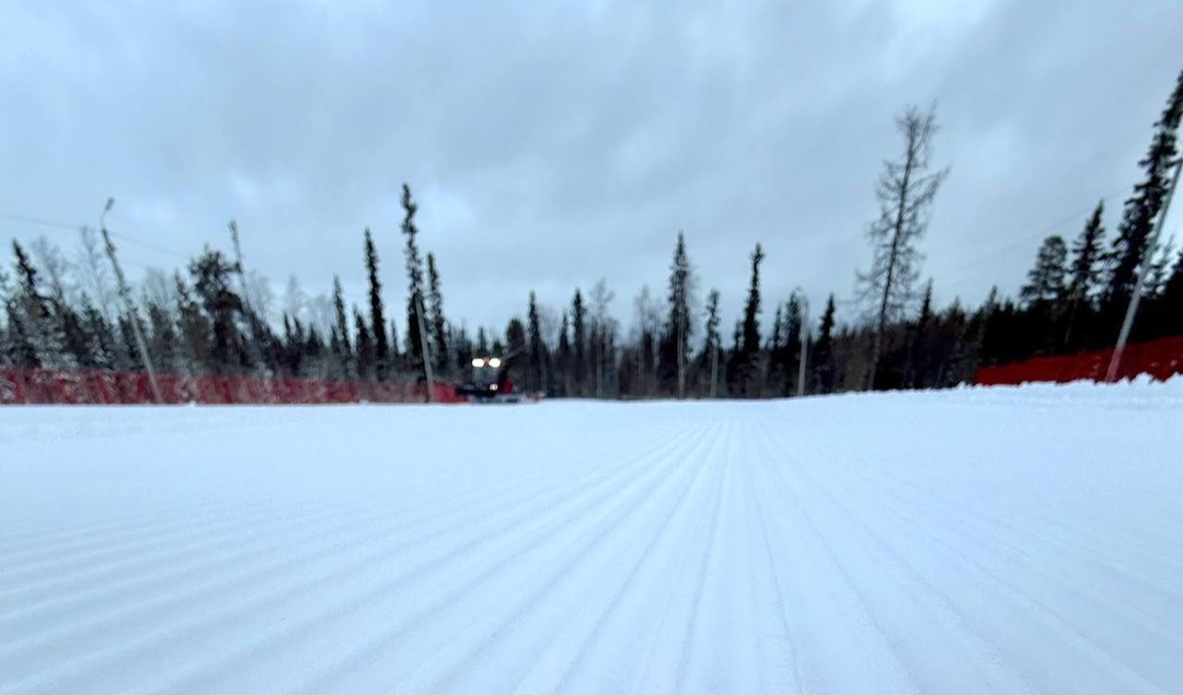 Люкс в Усинске В этом сезоне в моде снова вельвет. Не отставая от современных тенденций, на лыжной базе Усинска стали делать вельветовую трассу.