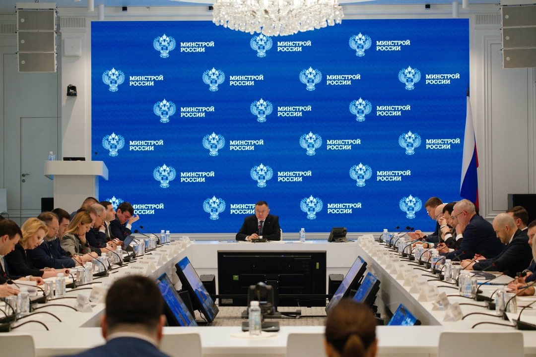 В рамках еженедельного оперативного совещания главы Минстроя России Ирека Файзуллина рассмотрели результаты работы Единого заказчика в сфере строительства,…