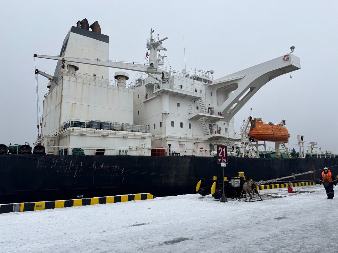 Водолазная группа Морспасслужбы приступила к обследованию танкера «Koala» в порту Усть-Луга