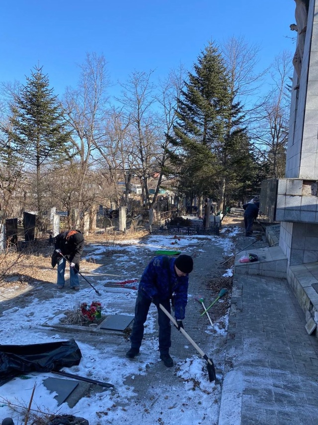 Команда волонтеров FESCO совместно с курсантами Морского государственного университета им. адмирала Г. И