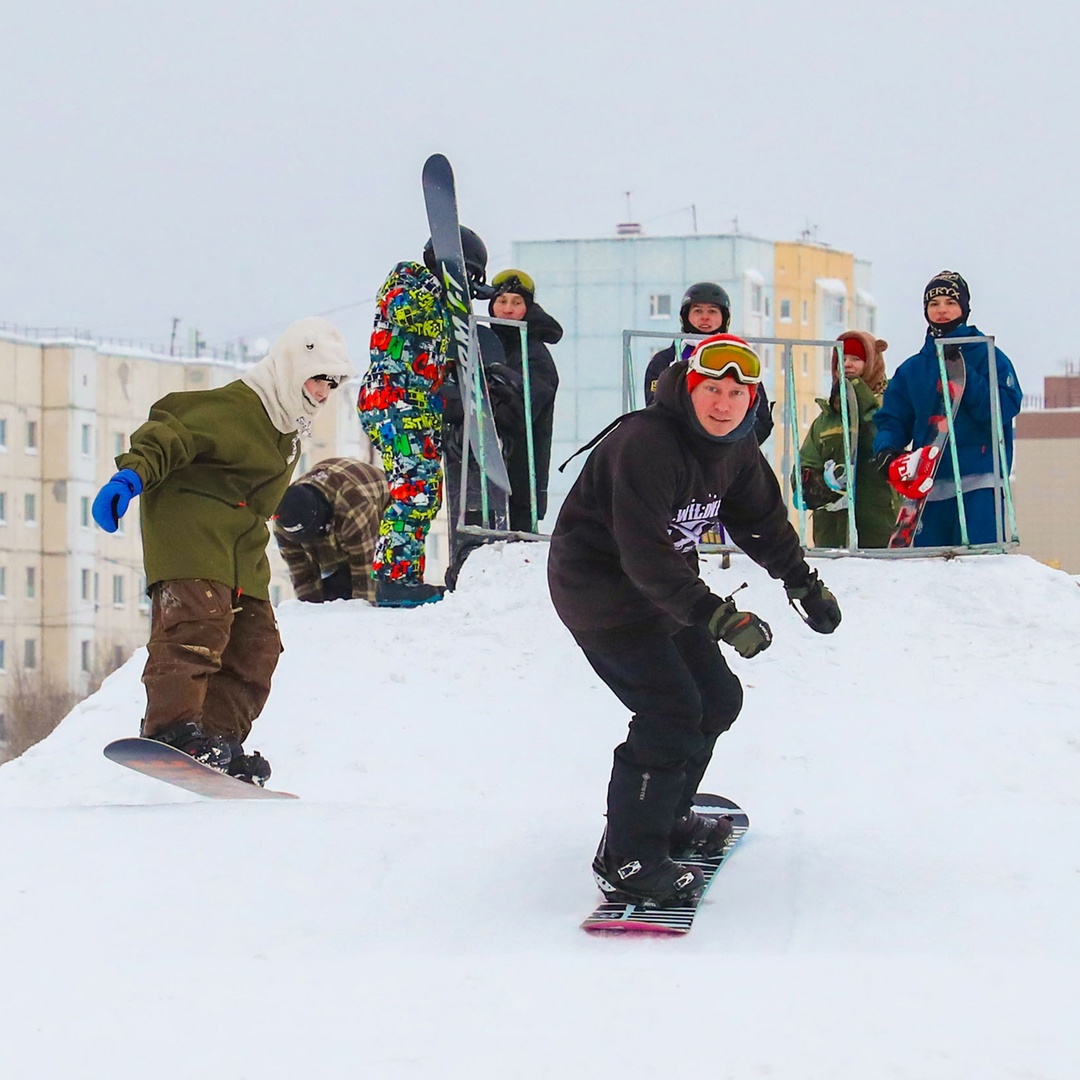 Запрягайте оленей, снаряжайте нарты — начался День оленевода! Праздник, который передает душу и колорит тундры, стартовал в эти выходные в Надыме.