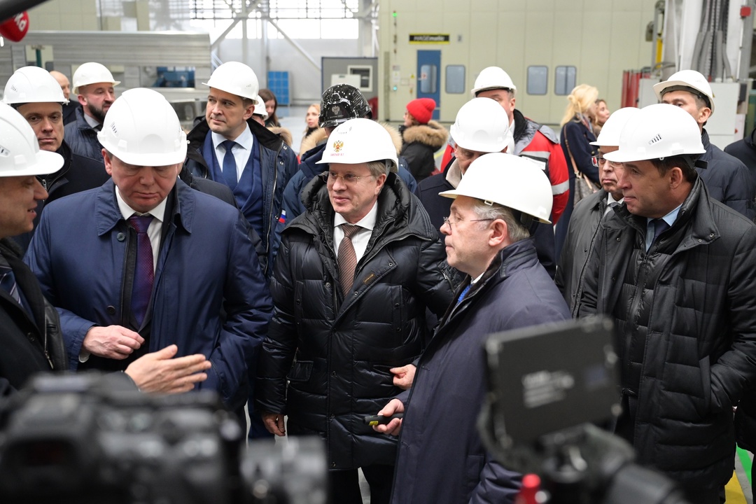 Виталий Савельев посетил площадку производства поездов для высокоскоростной магистрали Москва – Санкт-Петербург