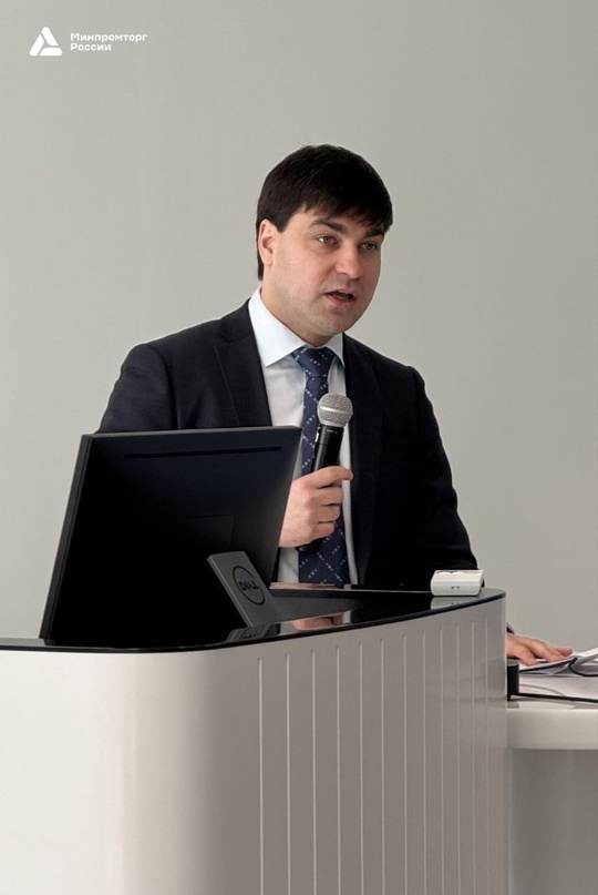 Директор Департамента химической промышленности Артур Смирнов принял участие в стратегической сессии по развитию отрасли резинотехнических изделий