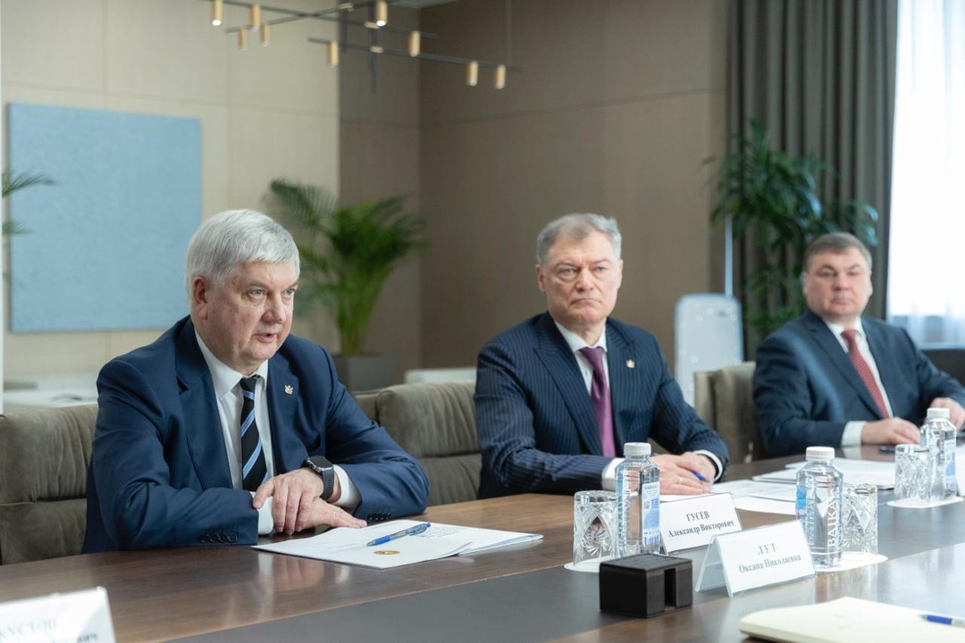 Глава Минсельхоза Оксана Лут обсудила с губернатором Воронежской области Александром Гусевым результаты АПК и планы по его развитию в регионе.