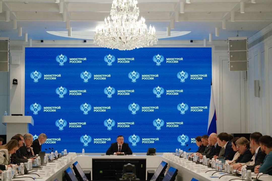 Глава Минстроя России Ирек Файзуллин провел совещание по вопросам совершенствования законодательства в сфере долевого строительства