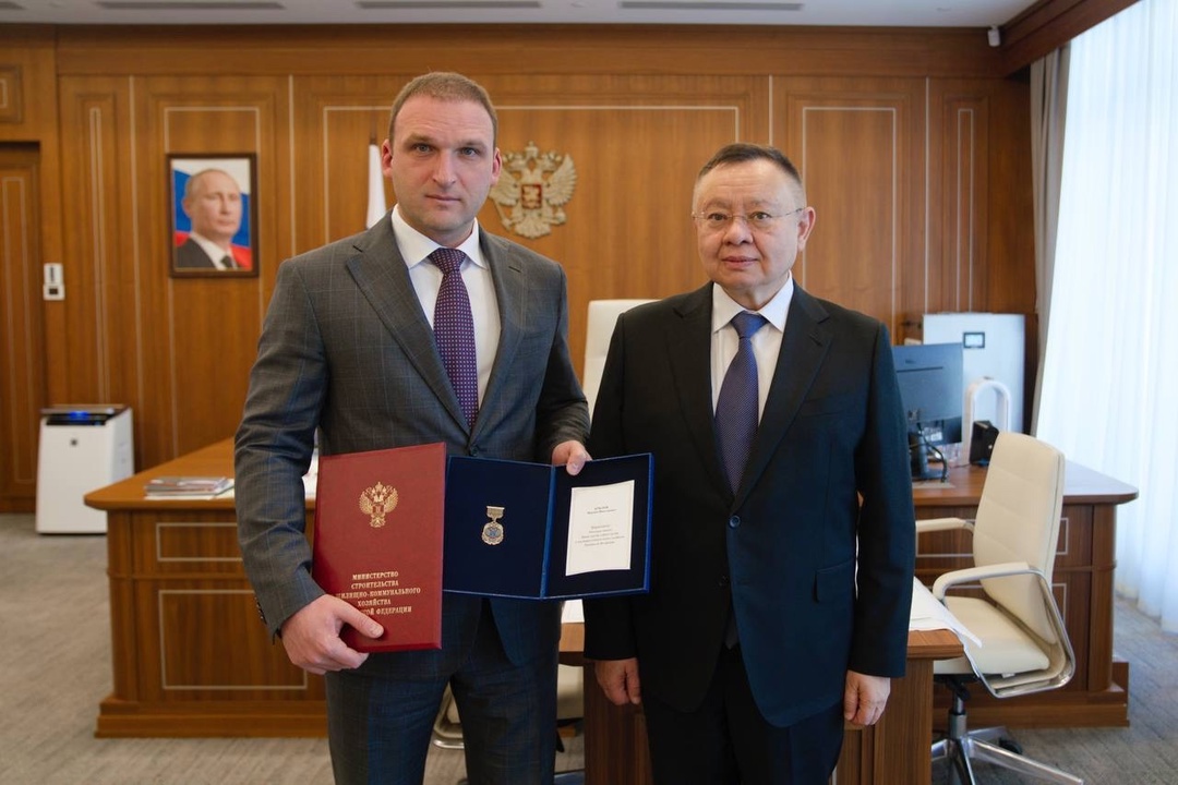 Глава Минстроя России Ирек Файзуллин вручил ведомственные награды за вклад в инфраструктурное развитие регионов
